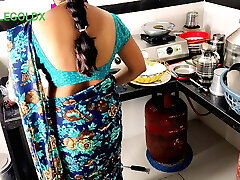 ( Kichen hookup )6) Mami khana khane baithi hai jab tak chod lete hai