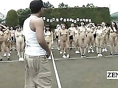 Sottotitolato Giapponese nudisti CMNF al di fuori del gruppo di stretching