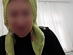 зрелая турецкая женщина занимается оральным сексом