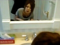 Корейский подросток GF-быстрому в ванной комнате!