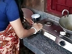 भारतीय लाल साडी पत्नी हार्ड कमीने के साथ बकवास ( गांव 91 द्वारा सरकारी वीडियो )