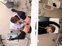 Kobieta Japoński ginekolog fucks jej pacjenta
