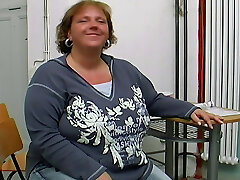 एक आश्चर्यजनक जर्मन बीबीडब्ल्यू उसके पसंदीदा डिल्डो के साथ खेलने का आनंद लेती है एक आश्चर्यजनक जर्मन बीबीडब्ल्यू उसके पसंदीदा डिल्डो के साथ खेलने का आनंद लेती है