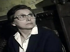 आकर्षक महिला उन्नत वक्ष मुखमैथुन