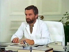 Französische Schlampe, die Spaß mit Ihrer sex-Sklavin in einem gangbang