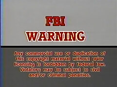 बालों वाली लड़की बौछार के तहत बालों वाली लड़की बौछार के तहत