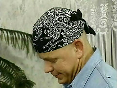 teen auf der couch wird zum orgasmus gefickt teen auf der couch wird zum orgasmus gefickt