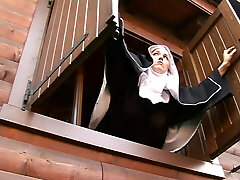 L'abito non fa il monaco! L'abito non fa il monaco!