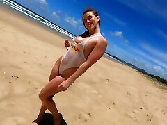 اجازه غریبه هیجان زده تماشای من چیزهای لباس شنا من در الاغ من! در ساحل عمومی