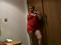 Booty mature blonde tears up her hairy pussy