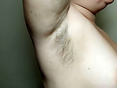 Ellie flashes her hairy armpits and plays with them