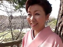 39 yr old Yayoi Iida Swallows two Fountains (Uncensored)