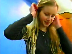 Blondes Girl Solo Mit Dildo und Magic Wand