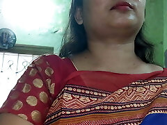 Indian Bhabhi has sex with stepbrother showing jugs