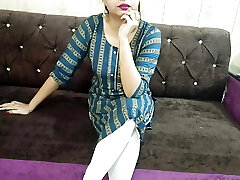 Tharki Aurat Makan Malkin Ne apne kirayedar ko chodne ka teaching deti hai Tharki Aurat Makan Malkin Ne apne kirayedar ko chodne ka teaching deti hai