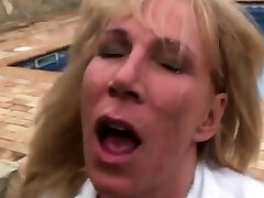 Alte, ausgeleierte Drecksau bittet zum geilen Arschfick! Alte, ausgeleierte Drecksau bittet zum geilen Arschfick!