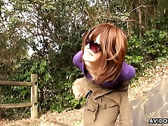 Urinating Japanese girl Atsuko Wata was caught on the bride in broad daylight