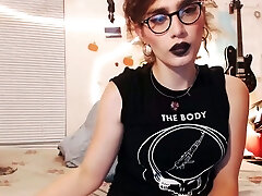 This cam model would have been straight 10 if she had bigger boobs