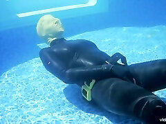 Underwater Latex Breathplay Rebreather Fetish Mask: Pool Masturbation