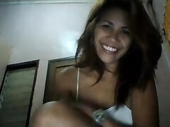pretty filipina mom misty showing her hairy gash on webcam