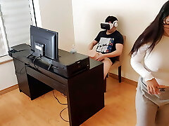 Hot stepmother masturbates next to her sonny while he watches porno with virtual reality glasses