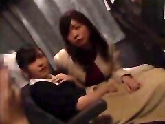 [JAV] Mother and daughter fucked in a bus