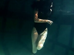 Polcharova stipping and loving underwater swimming