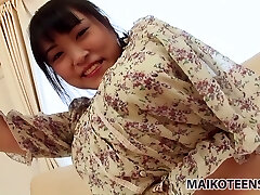 Chubby face slut Emi Honada rubbing her bean in a car and later demostrating her huge hole