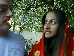 Indian slut in sari deep-throats meaty boner while getting her moist starved cunt banged Indian slut in sari deep-throats meaty boner while getting her moist starved cunt banged