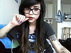 Sexy goth slut in knee socks is stimulating her muff with her Hitachi wand