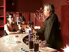 Masochism dans un club echangiste