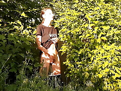 Risky public woman masturbation in nature - Lesbian-candys