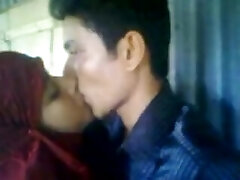 BANGLADESHI VILLAGE MADRASA HIZABI Chick KISSING & FUCKING IN THE CLASSROOM