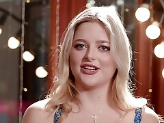 Solo blondie loves with her coworkers in the backstage - Jill Taylor