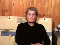 Nice old granny deep-throating cock and getting a hard fucking