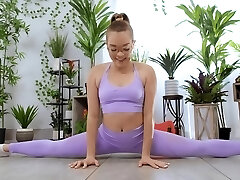 Anal loving cutie Katie Kush luvs getting fucked by a dude