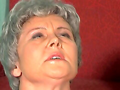 Granny rolls her eyes because a big chisel is stuck in her culo Granny rolls her eyes because a big chisel is stuck in her culo