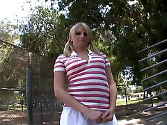 Deep Throat im Auto weil der Schwanz schon will Deep Throat im Auto weil der Schwanz schon will