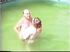 Coppia di anziani di Sesso in Piscina, Parte 1, Usura Tweed