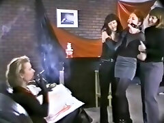 Glorious Retro, Lesbian sex scene