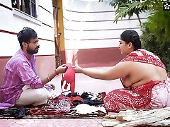 Desi Hooter-sling and Thong Salesman Bade Bade Dudhwali Gao ki Chhori Ko Brassiere ke badale Chod Diya Maje Lekar ( Hindi Audio )