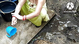 Bhabhi anita yadav ki sizzling bathing