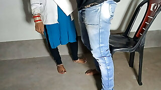 Hospital Me Nurse Ko Patakar Vahi Chair Par Chod Diya