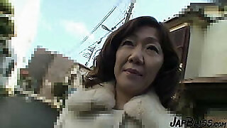 Japanese MILF Receiving The Jizm In Her Pussy