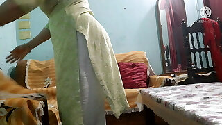 Desi Warm Maid ko choda salary bhadwane ke chakkar me Desi Warm Maid ko choda salary bhadwane ke chakkar me