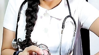 медсестра-садистка облачает пациента в металлическое целомудрие