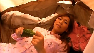 видео с фетишем еды, где сольная японская милашка развлекается - акина