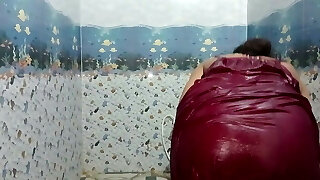 Indian young bhabhi bathing in petticoat tub Indian young bhabhi bathing in petticoat tub