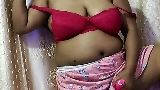 Desi hot sumptuous mature bhabhi lady fucking herself with dildo sex toy.