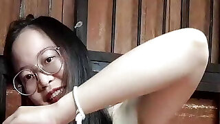 Asian girl display ass and pussy